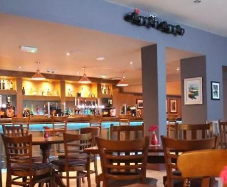 The Albert Hotel & Sports Bar キングストン・アポン・ハル エクステリア 写真
