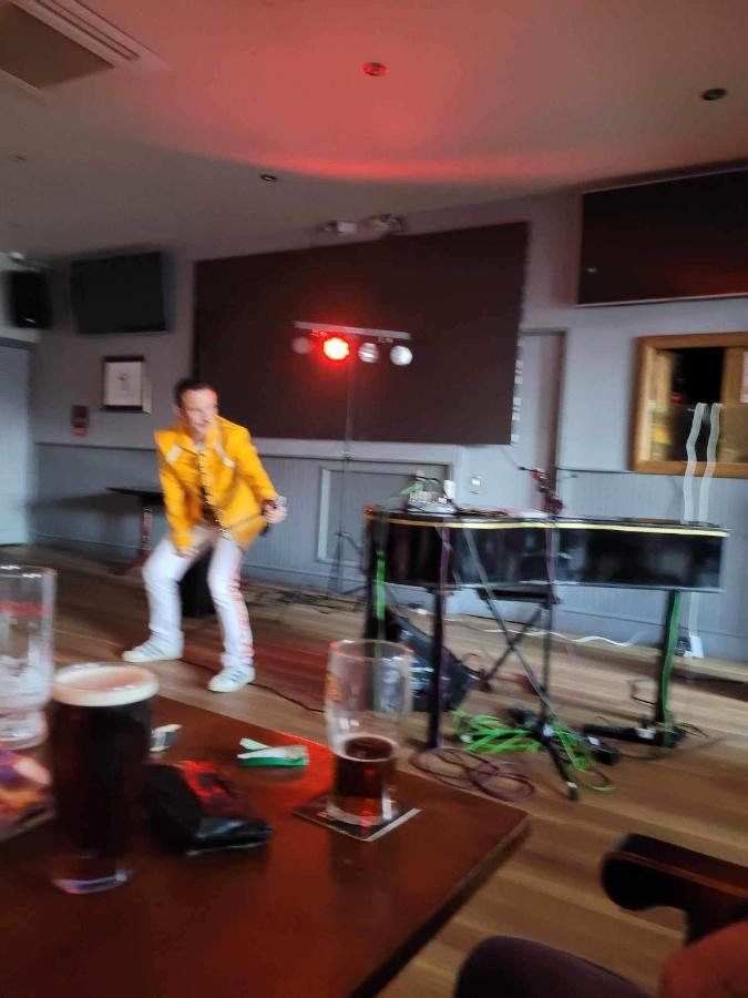 The Albert Hotel & Sports Bar キングストン・アポン・ハル エクステリア 写真
